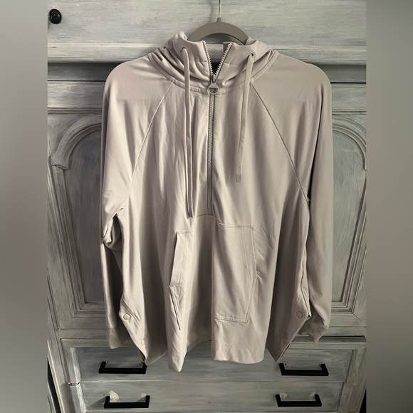 Athleta Abalone Light Grey Khaki Glacier Handkerchief Poncho Pullover - Picture 5 of 10